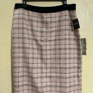 Brand new Liz Claiborne Skirt. Tags attached. Never used.